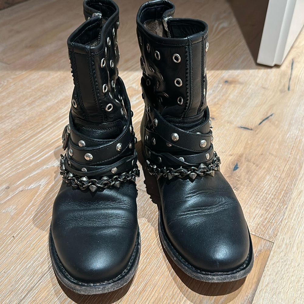 Burberry boho biker boot